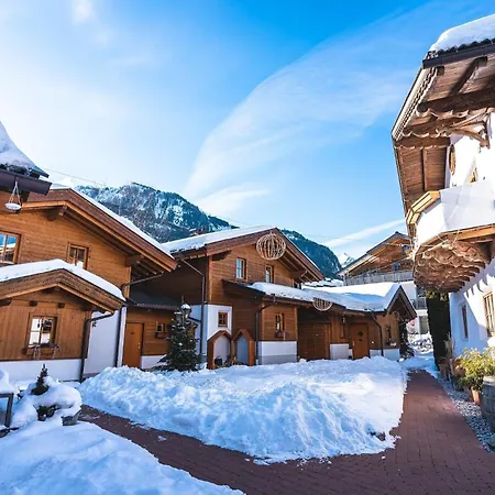 Dorfchalets - Dora Inkl Tauern Therme Eintritt & Sommerkarte بيت للعطل كابرون